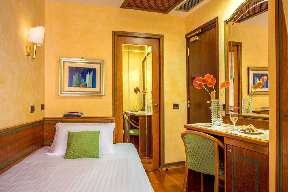 Hotel Regno Rome Bagian luar foto